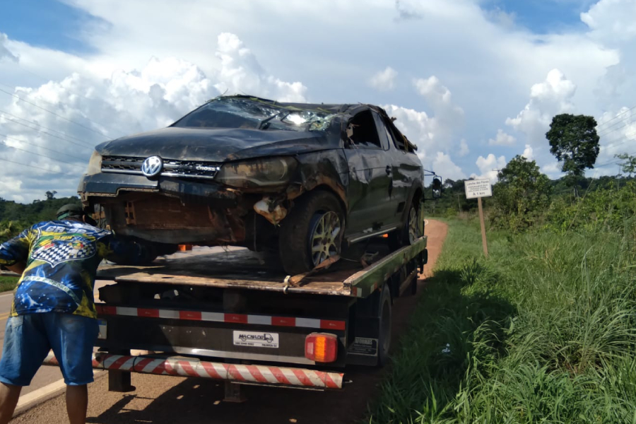 Dupla é detida com armas após roubo em chácaras e capotar veículo na BR-364 - News Rondônia
