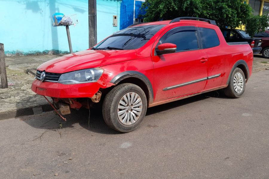 Dupla é detida com armas após roubo em chácaras e capotar veículo na BR-364 - News Rondônia