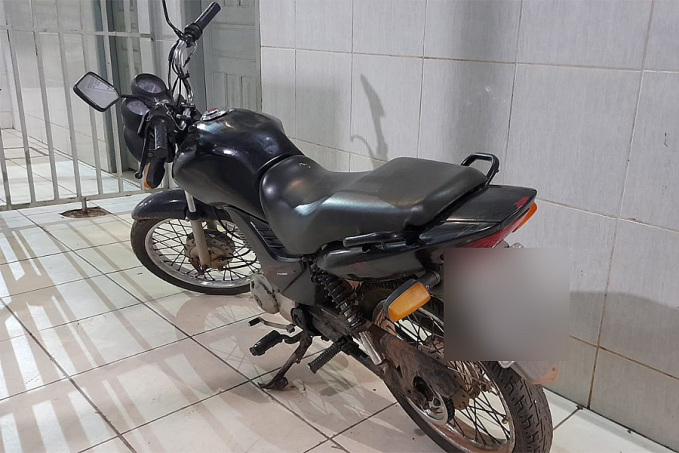 DIGA X: Mulher é presa com moto furtada enquanto tirava selfie quando pilotava - News Rondônia