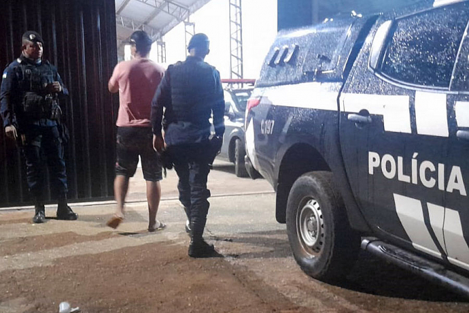 EMBRIAGADO: Homem é preso após colidir em portão da Base Aérea e tentar fugir - News Rondônia