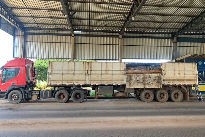 Em Ariquemes, PRF identifica mais um transporte irregular de madeira - News Rondônia