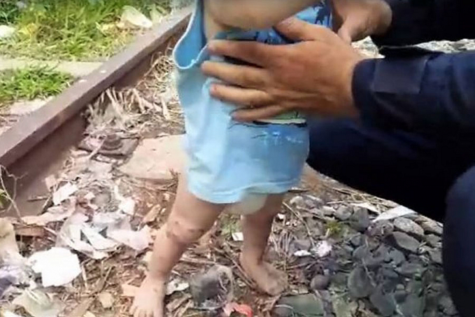 Criança de 02 anos é encontrada abandonada na rua em Machadinho do Oeste - News Rondônia