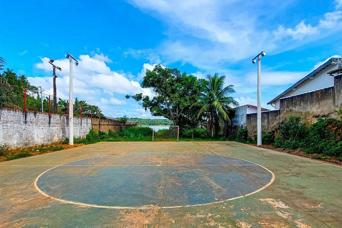 Vereador Wanoel Martins tem pedido atendido para implantação de postes e iluminação na quadra esportiva da Vila Candelária - News Rondônia