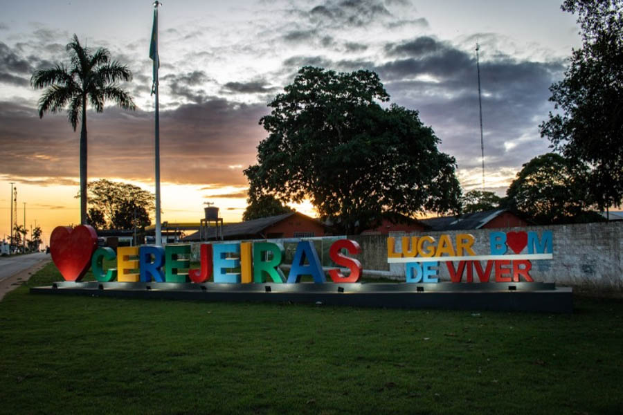 Construção de praça no município de Cerejeiras é executada com ações do projeto Governo na Cidade - News Rondônia