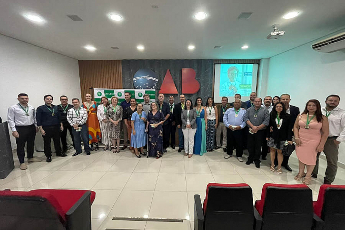 Entrega de comendas reúne médicos da regional de Ariquemes - News Rondônia