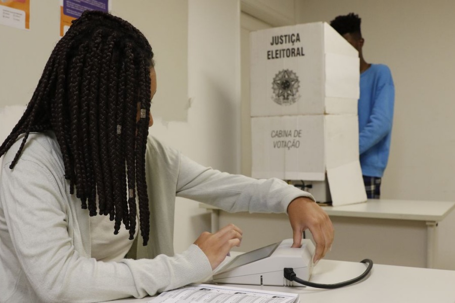 Fora do país, 50 urnas apresentam defeito e são substituídas - News Rondônia