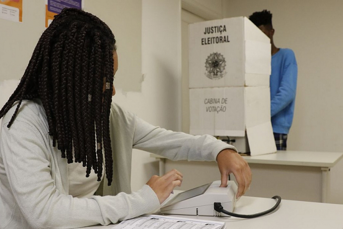 Fora do país, 50 urnas apresentam defeito e são substituídas - News Rondônia