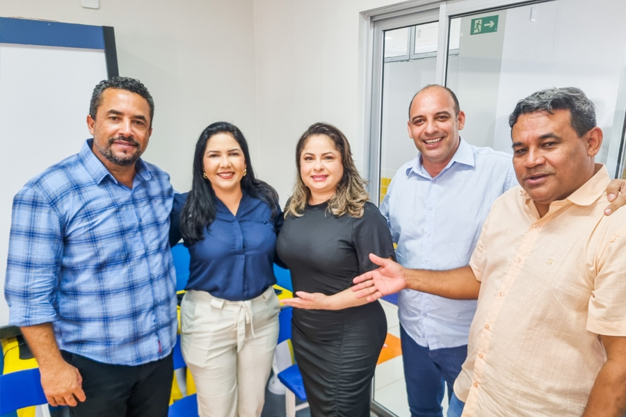 No município de Ji-Paraná, Cristiane Lopes se reúne com o prefeito da cidade e participa de entrega de obras - News Rondônia