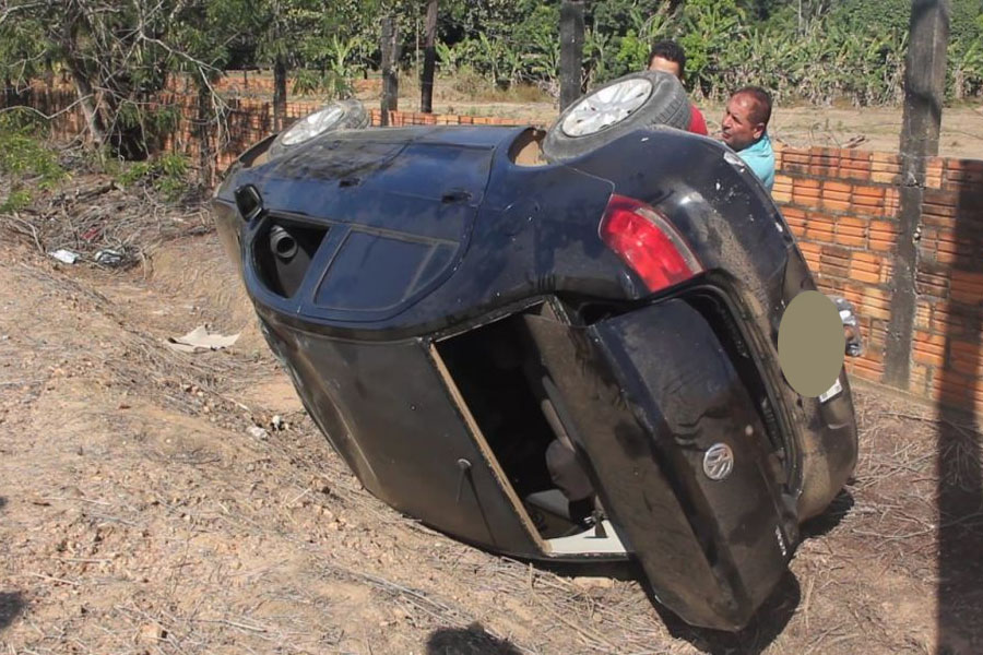 Pneu de carro estoura e provoca capotamento, em Ji-Paraná - News Rondônia