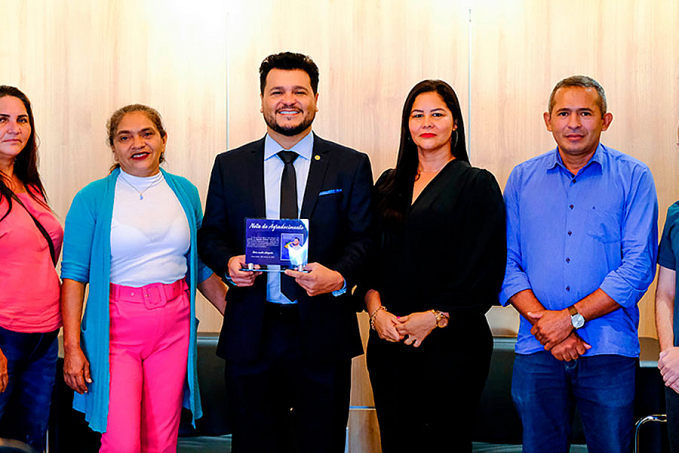 Deputado Marcelo Cruz é homenageado por investir na educação no município de Porto Velho - News Rondônia