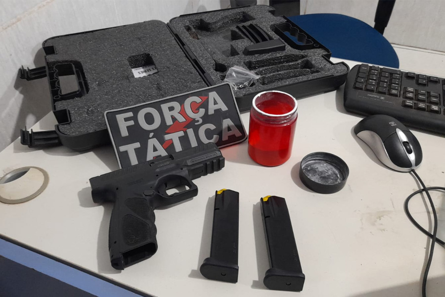 Passageira de carro de aplicativo é presa levando arma para traficante na zona sul - News Rondônia