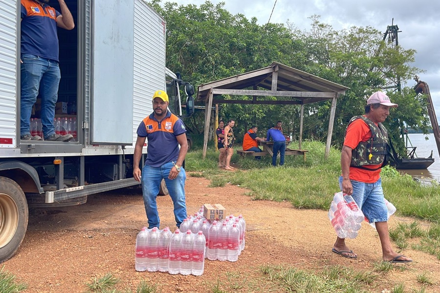 Comunidades ribeirinhas recebem água potável e hipoclorito de sódio - News Rondônia