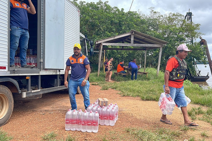 Comunidades ribeirinhas recebem água potável e hipoclorito de sódio - News Rondônia