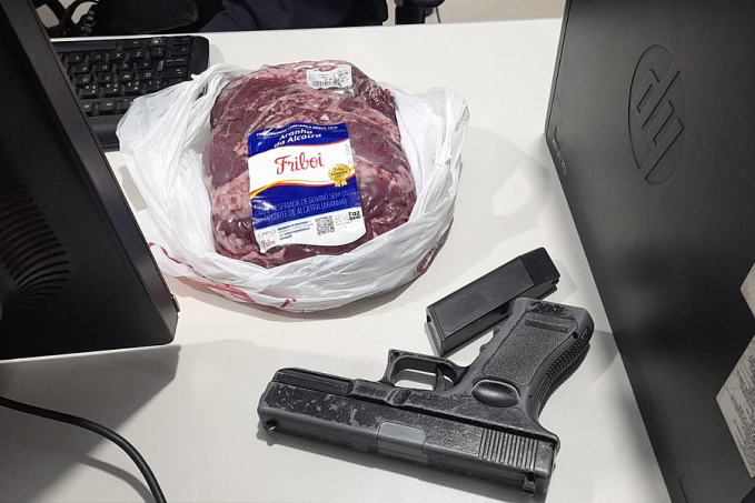 Suspeito de tentar furtar carne em supermercado é preso com simulacro - News Rondônia