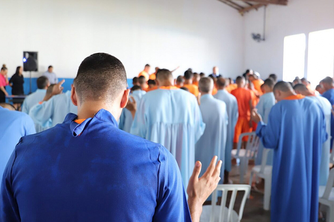 Assistência religiosa: 20 reeducandos são batizados em unidade prisional da capital - News Rondônia