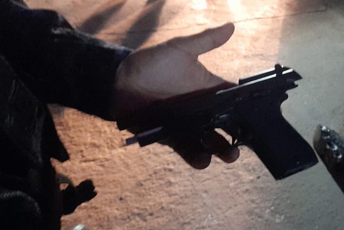 Ex-presidiário é baleado por policial aposentado durante roubo em joalheria - News Rondônia