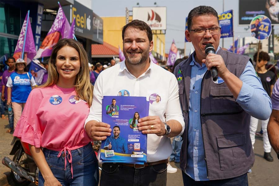 Alex Redano faz caminhada e visita ao comércio, junto com Marcos Rocha e Mariana Carvalho - News Rondônia