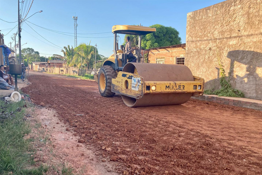 Vereador Márcio Pacele tem pedido atendido para serviço de limpeza e encascalhamento no bairro Rosalina de Carvalho - News Rondônia