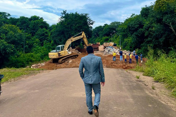 Vereador Gilber Mercês fiscaliza obras de recuperação do trecho da estrada do Santo Antônio - News Rondônia