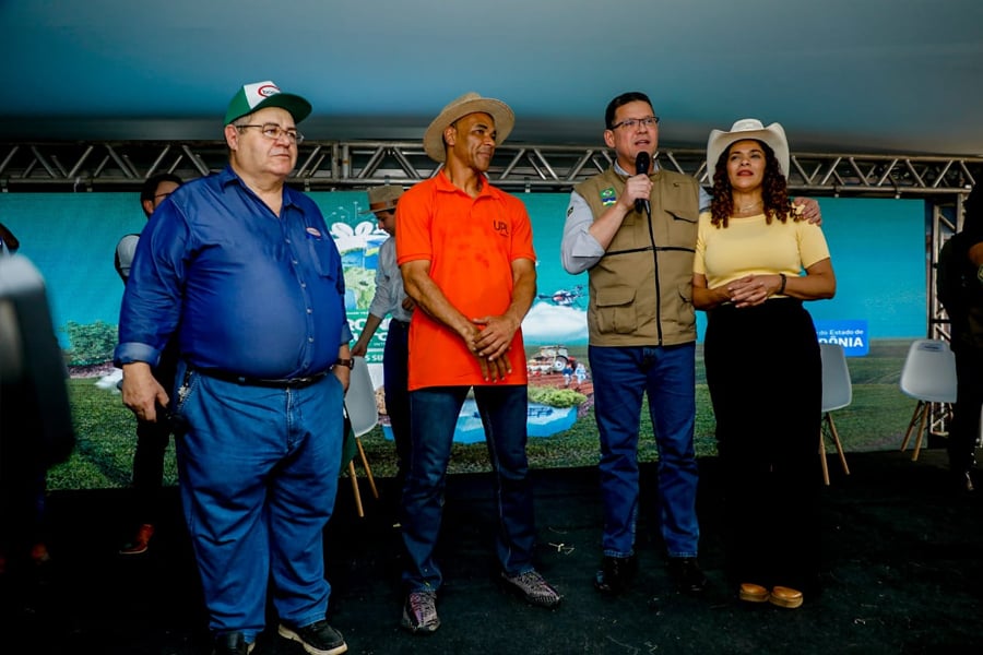 Gol de Placa: Cafú, capitão do Penta, visita a 10ª Edição da Rondônia Rural Show, e joga a favor do agronegócio - News Rondônia
