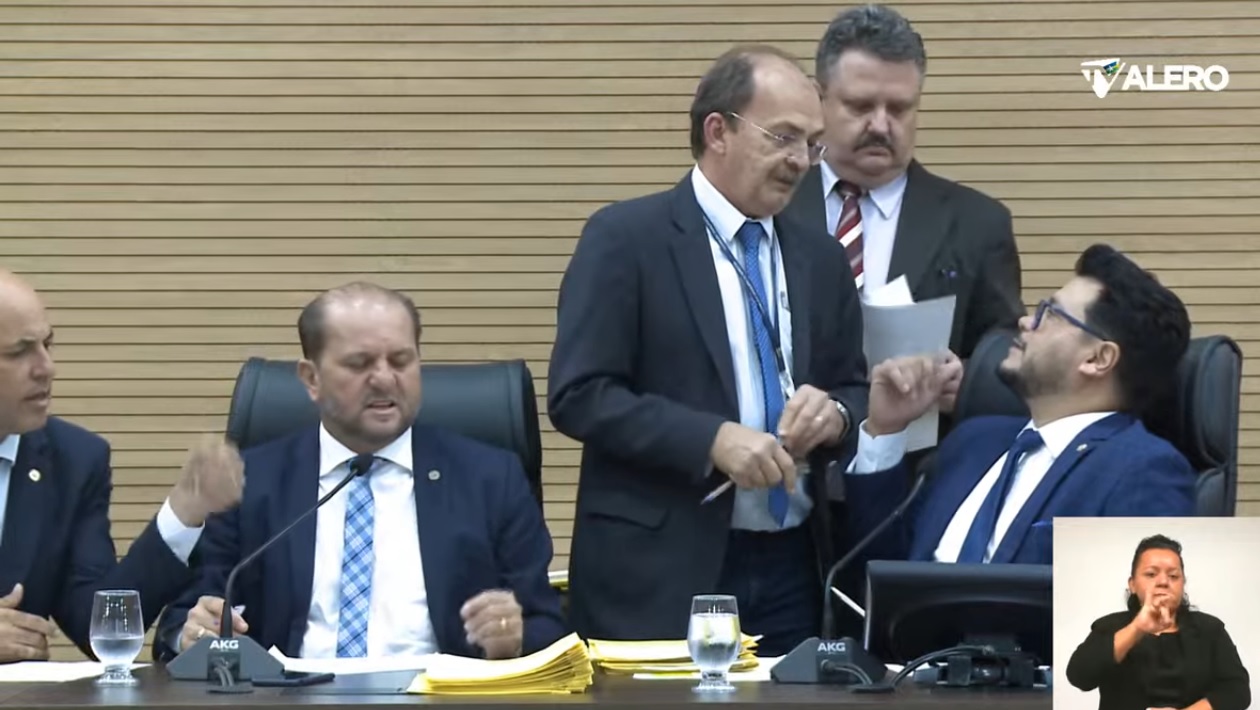 Deputados derrubam veto de Rocha sobre riscos a servidores que executam Custódia Infracionais - News Rondônia