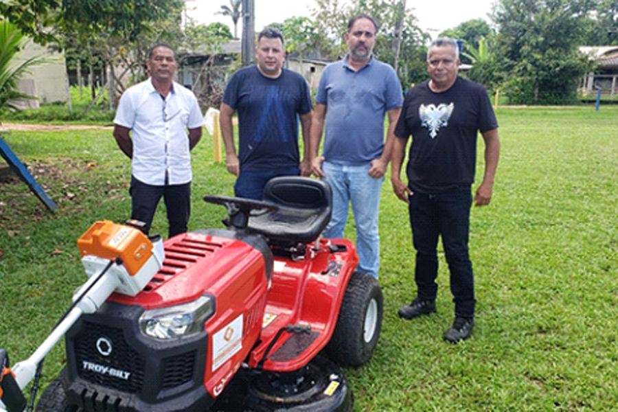 Vereador Valtinho Canuto entrega cortadores de grama para os distritos de São Carlos, Demarcação, Nazaré e Calama - News Rondônia