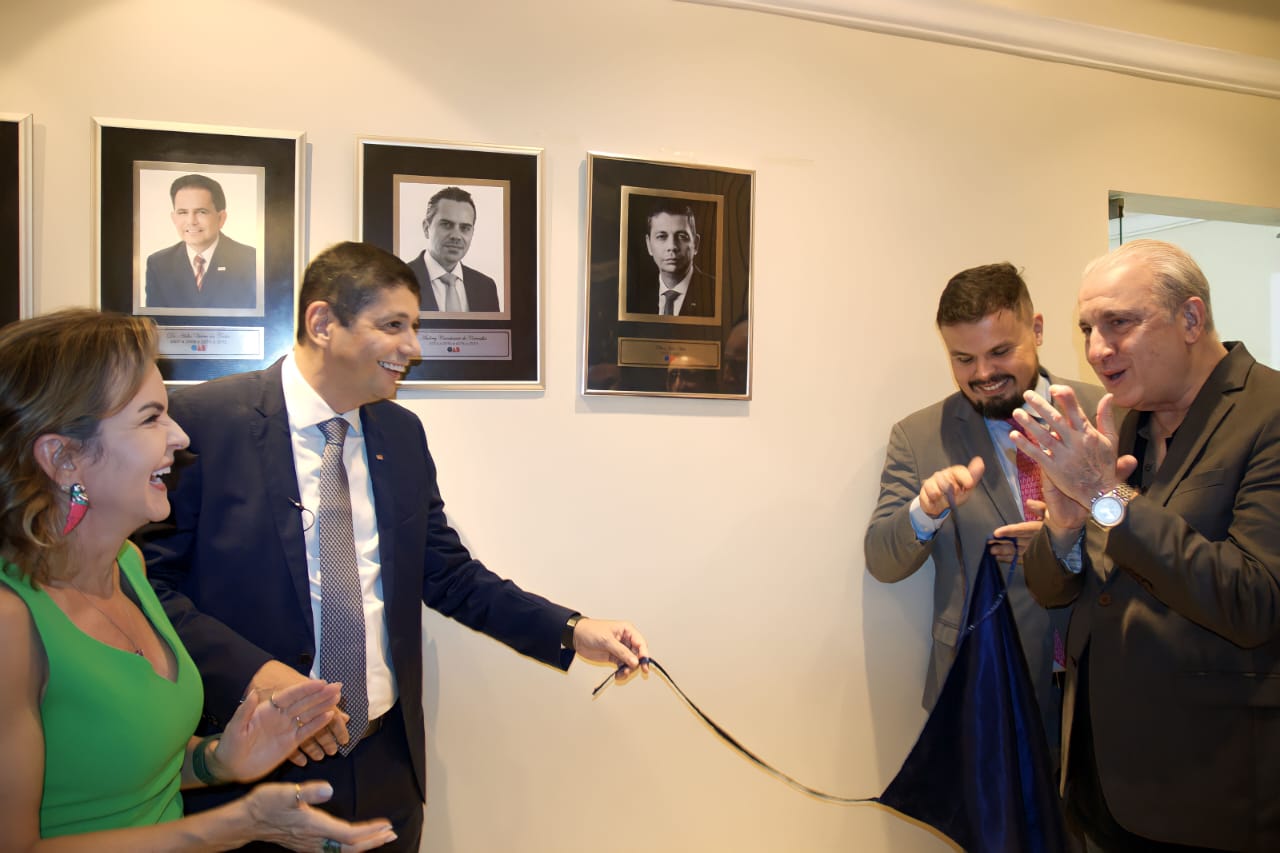 Elton Assis é homenageado durante cerimônia de entronização da foto na galeria de presidentes da OAB-RO - News Rondônia