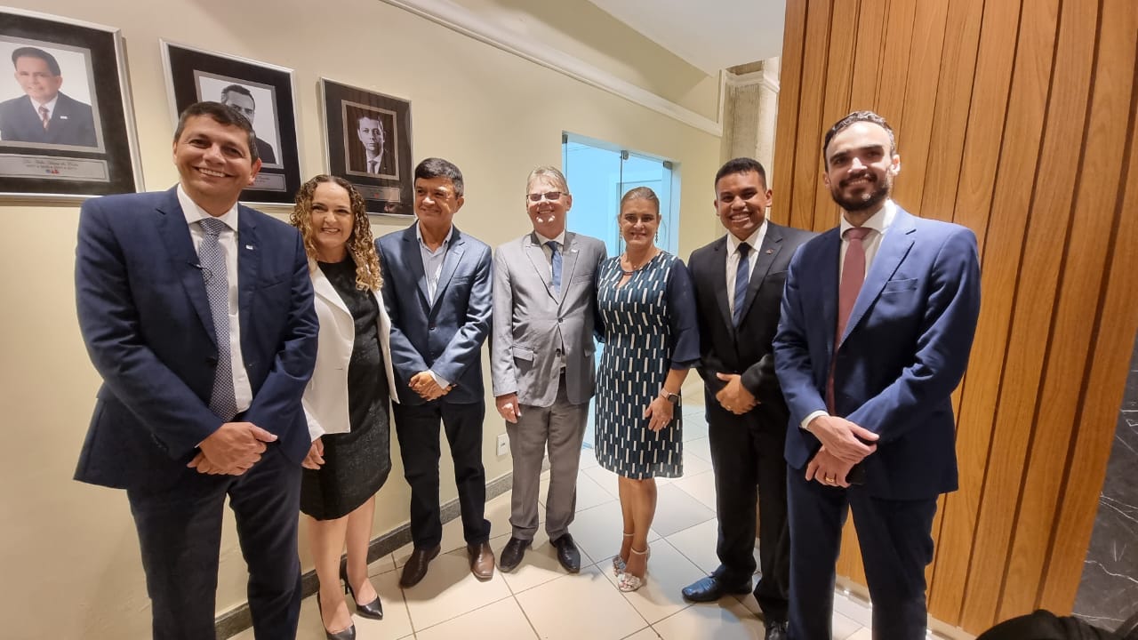 Elton Assis é homenageado durante cerimônia de entronização da foto na galeria de presidentes da OAB-RO - News Rondônia