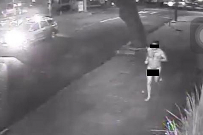 Homem é flagrado pela PM totalmente nu, arrastando a ex pela rua, após tentar estupro - News Rondônia