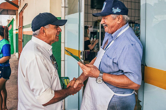 Carlinhos Camurça ganha apoio e carinho da população por onde passa - News Rondônia