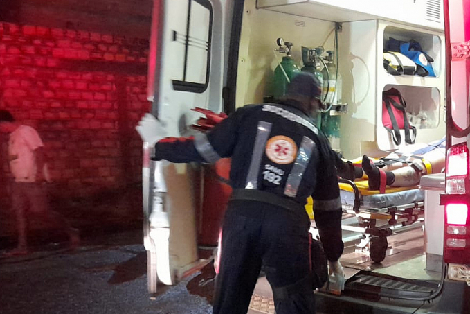 BURACO: Mãe e filho ficam lesionados em queda de moto na zona sul - News Rondônia