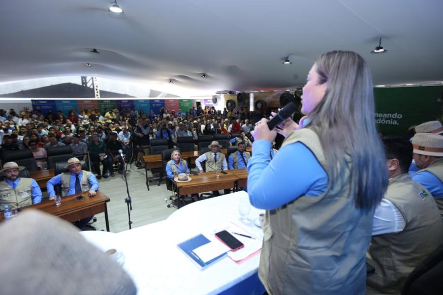 Cláudia de Jesus homenageia pioneiros da Rondônia Rural Show e entidades agrícolas - News Rondônia