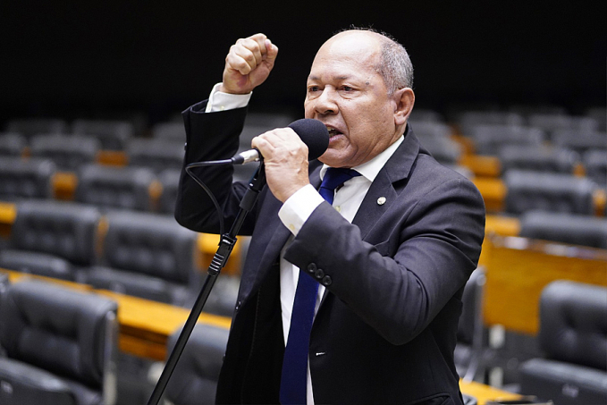 Coronel Chrisóstomo quer convocar ministro que usou voo da FAB para ir a leilão de cavalos - News Rondônia