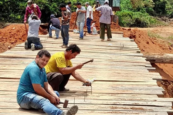 Atendendo pedido de Márcio Pacele prefeitura conclui construção de ponte em Extrema - News Rondônia