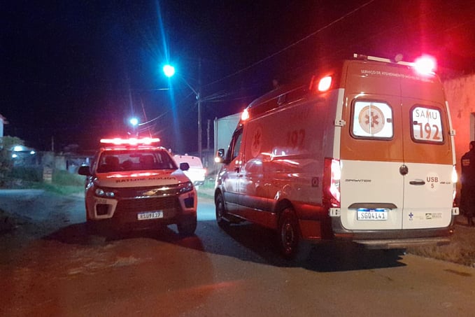 ATUALIZADA: Homem é baleado por vizinho após ser visto andando por telhado de casas na zona leste - News Rondônia