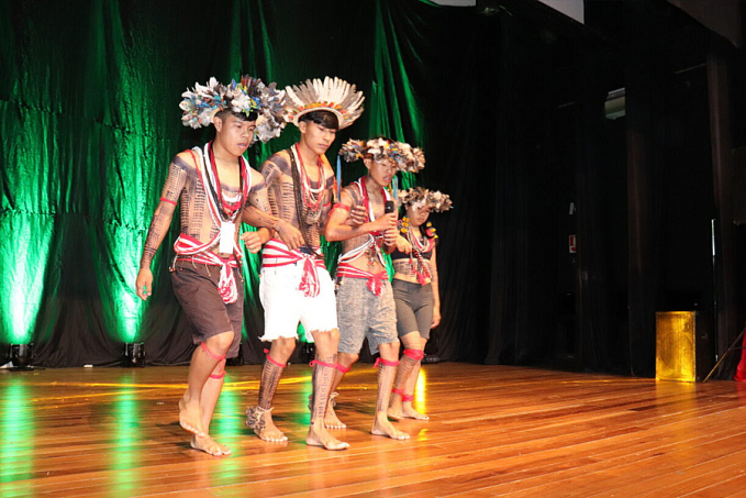 Apresentações no Teatro Guaporé marcam encerramento da mostra estudantil de arte e cultura indígena - News Rondônia