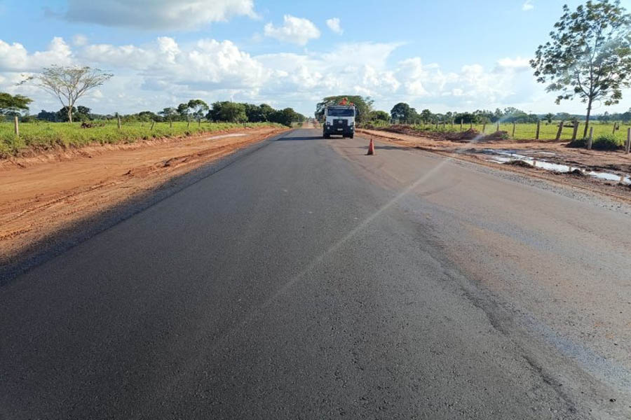 DER conclui quase dois quilômetros de pavimentação asfáltica na rodovia-135, no distrito de Vila Marcão, em Alta Floresta dOeste - News Rondônia