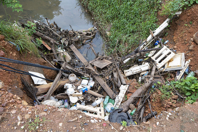 Grande quantidade de lixo doméstico é encontrado nos canais de Porto Velho - News Rondônia