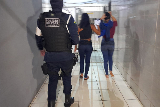 Duas mulheres são presas furtando moto com chave micha em frente a curso no centro - News Rondônia