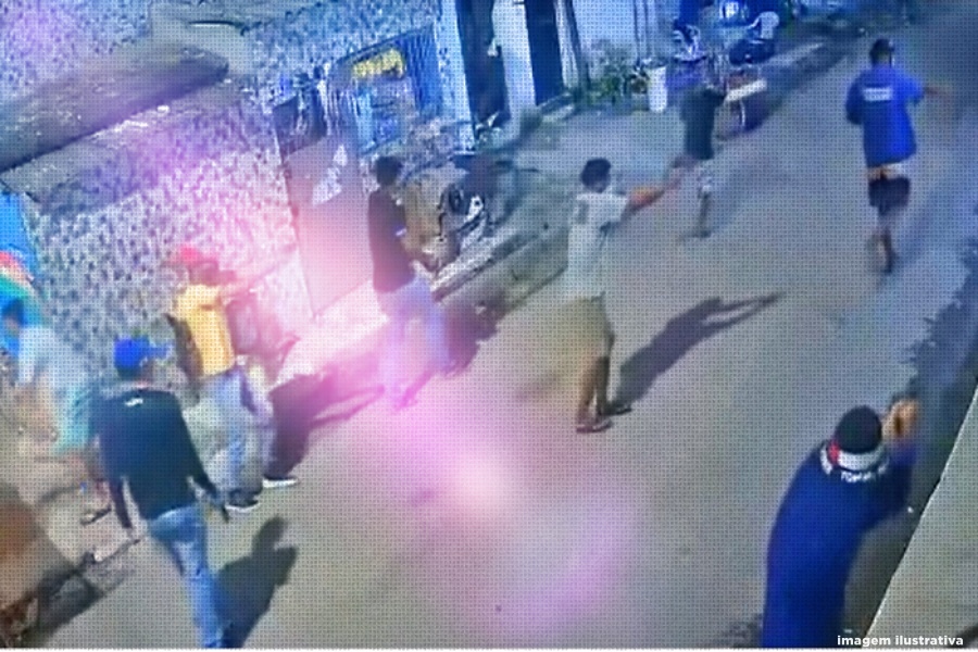 VIOLÊNCIA: Criminosos armados tentam matar homem com criança no colo - News Rondônia