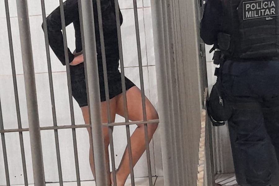 MULA DO TRÁFICO: Jovem é presa em hotel tentando levar cocaína da capital para Brasília - News Rondônia