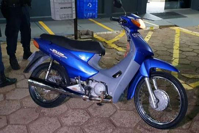 RASTREADA - Suspeito com mandado de prisão é flagrado com moto furtada após o crime - News Rondônia