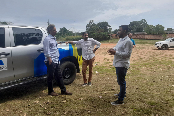 Vereador Carlos Damaceno faz pedido para implantação de iluminação de Led no Campo Poeirão - News Rondônia