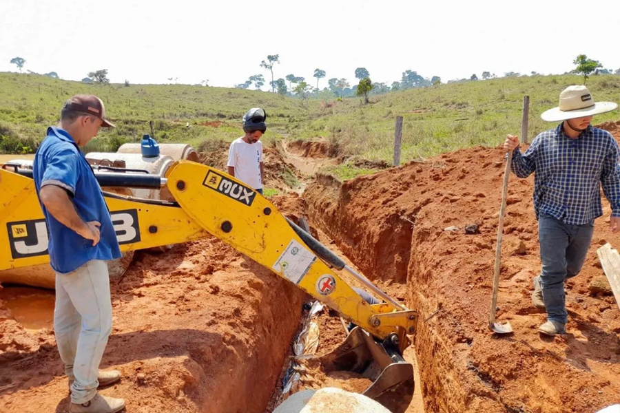 Prefeitura atende solicitação do vereador Márcio Pacele e recupera bueiro no distrito de Extrema - News Rondônia