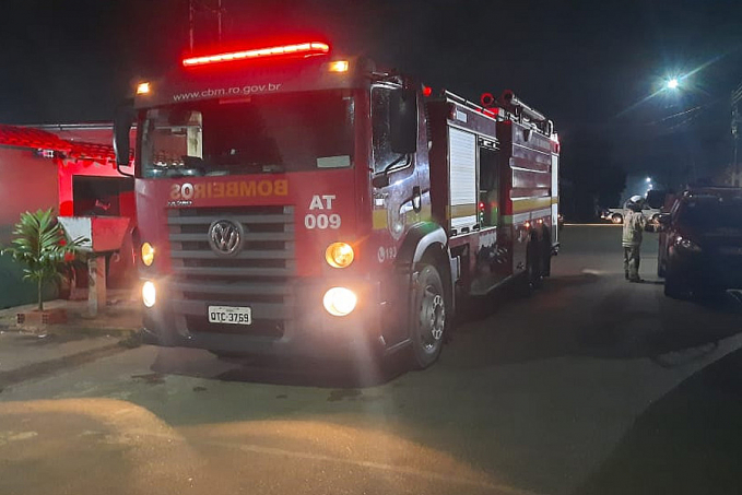 Mulher coloca fogo em casa após levar soco do marido e acaba na cadeia - News Rondônia