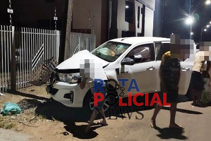 Motorista de camionete atinge poste na avenida Brigadeiro Eduardo Gomes em Vilhena - News Rondônia