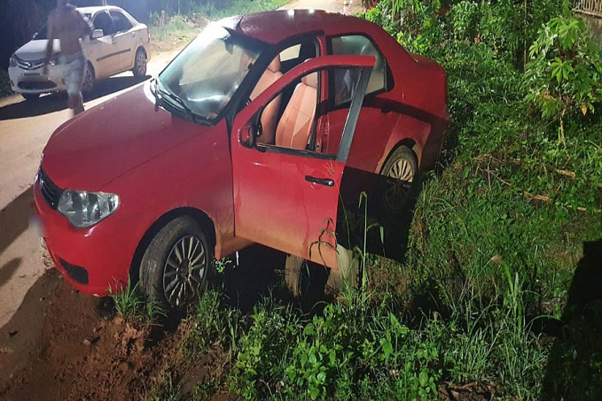 Jaru: Veículo atropela cachorro, roda, bate em outro carro e vai parar dentro de bueiro - News Rondônia
