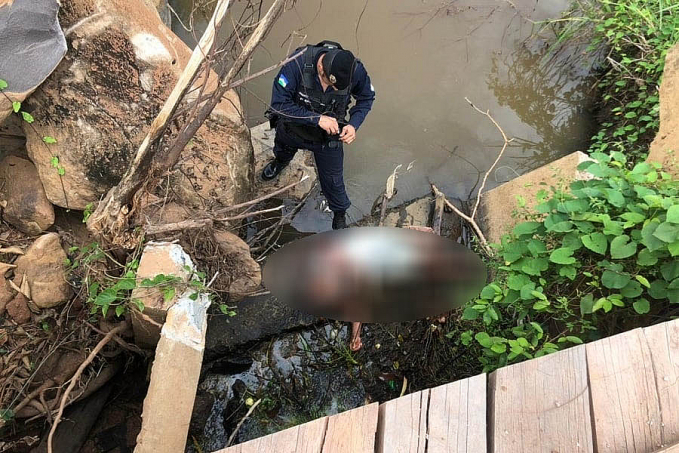 PM resgata popular encontrado desacordado dentro de córrego em Governador Jorge Teixeira - News Rondônia