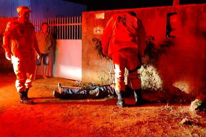 Homem tem casa invadida e leva várias pauladas desferidas por dupla; Bombeiros foram mobilizados - News Rondônia