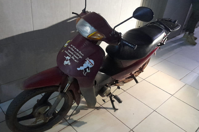 Dupla é detida com moto roubada em posto de combustíveis na zona leste - News Rondônia